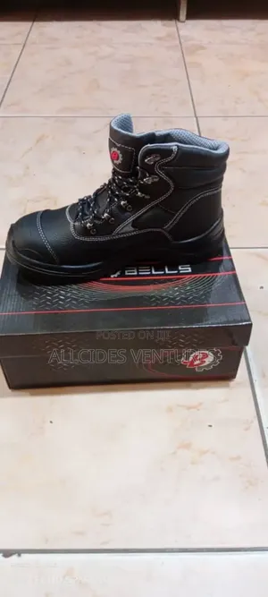 Bell Safety Boots | Full-Grain Leather | Steel Toe | Anti-Slip Sole | EN ISO 20345 S3 | SRA Rated