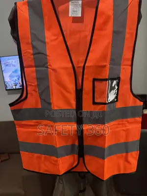 High-Visibility Safety Vest – Reflective Roadwork & Construction Hi-Vis Vest