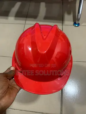 Safety Helmet Red | PE Shell with Vents | 6-Point Ratchet Suspension | Chin Strap | ANSI Z89.1 / EN 397