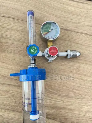 Oxygen Regulator | CGA 540 Pin-Index | Adjustable Flow Rate | Gauge Display | Hospital & Home Use