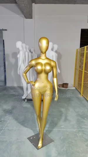 Complete BBL Gold Mannequin