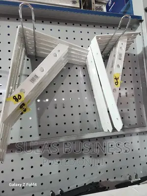 Shelf Brackets – Heavy-Duty Warehouse Storage Rack & Adjustable Shelving