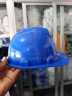 Safety Helmet ⛑ | PE Shell with Vents | 8-Point Ratchet Suspension | Chin Strap | 330g | EN 397 Certified