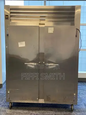 Traulsen G22010 Top Mounted Reach-in Refrigerator | Glass Door Display | Compressor Cooling | LED Interior | Stainless Frame | Restaurant & Retail Grade