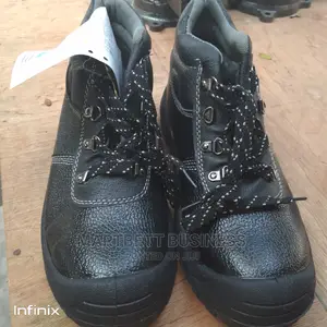 Quality Vaultex Safety Boots | Steel Toe | Full-Grain Leather | Anti-Slip | Oil-Resistant | EN ISO 20345 S3 SRC