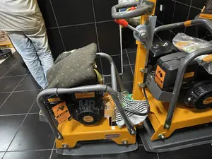 127kg 4.8kw(6.5hp) Reversible Plate Compactor - Gcp125-2