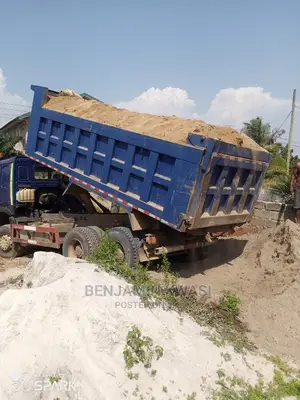 Sand Supplyer | Construction Grade | All Grades & Sizes | River / Quarry / Smooth | Same-Day Delivery Available