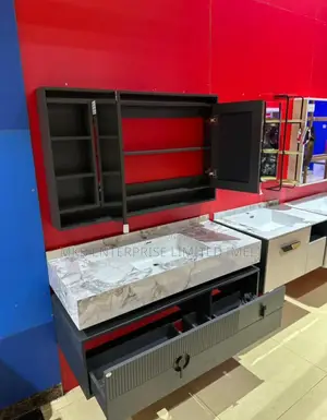 Vanity Basin With Mirror