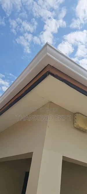 PVC Rain Gutters That Make Houses Fire | UV-Stabilised PVC | Leak-Proof Joints | All Accessories Included | Easy DIY Installation