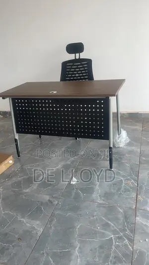 120 Cm by 60 Cm Modern Office Table | Office / Executive Desk | MDF / Solid Wood | 0.8m–1.8m | Drawers & Cable Management | Multiple Finishes | Inspected – Good Condition