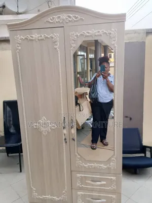 A Classic And Modern 1 Door Dressing Mirror