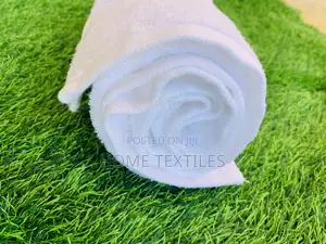 White Bath Towels for Hotel Use (Thick and Soft)