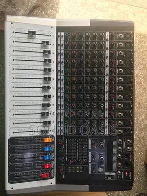 Yamaha Pro 12-Channels Powered Sound Mixer KV-120