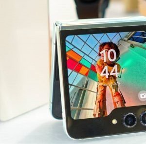 Samsung Galaxy Z Flip 5 (512GB, 12GB RAM) - Foldable, Ultra-Thin Glass